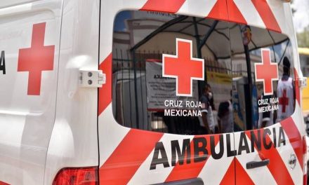 Niña sale corriendo a la calle en Durango y es atropellada