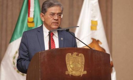 Rector de la UAdeC reconoció el trabajo de Migue Riquelme
