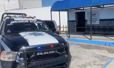 Joven se agrade físicamente en Saltillo