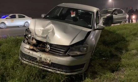 Se atraviesa por desesperado en Saltillo y ocasiona accidente