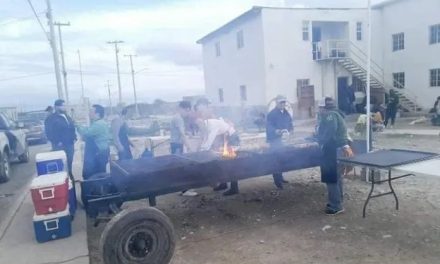 Realizan parrillada para migrantes en Sabinas