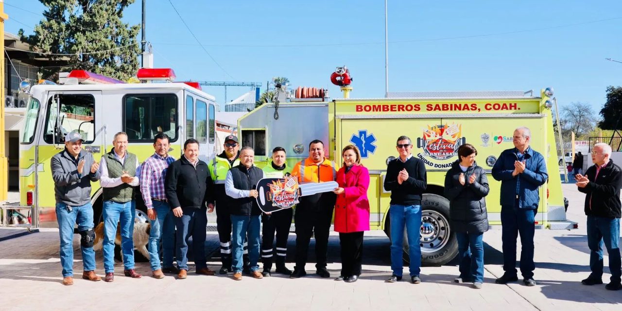 Entregan equipo a bomberos en Sabinas