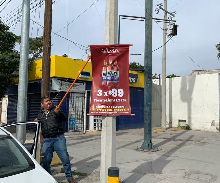 Retiran publicidad de vialidades principales