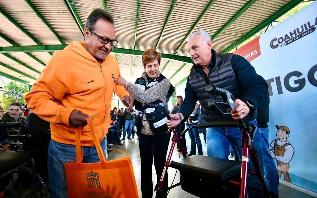 Brigada ‘Torreón Siempre Contigo’ llega a la Moderna