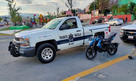 Padres de familia piden la presencia de Tránsito Municipal tras el atropellamiento de maestra