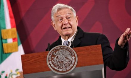 Acatará AMLO la sanción del INE pero niega llamar al voto