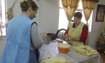 Doña Munga es feliz haciendo tamales en Ramos Arizpe