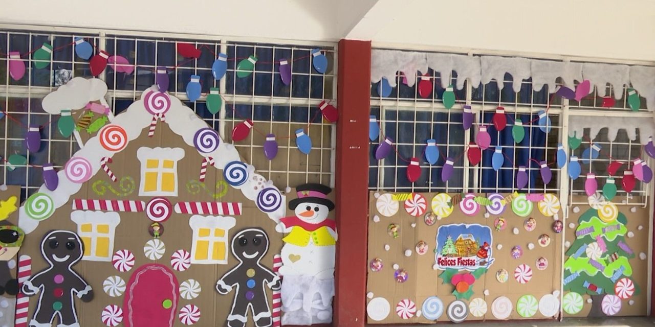 Escuela destaca por su decoración navideña en Saltillo