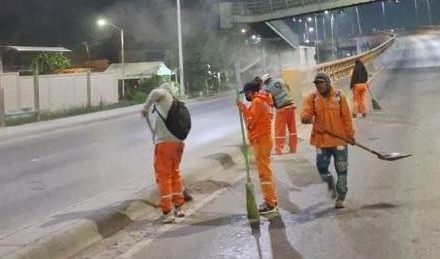 La Ola realiza limpieza nocturna en vialidades principales del municipio