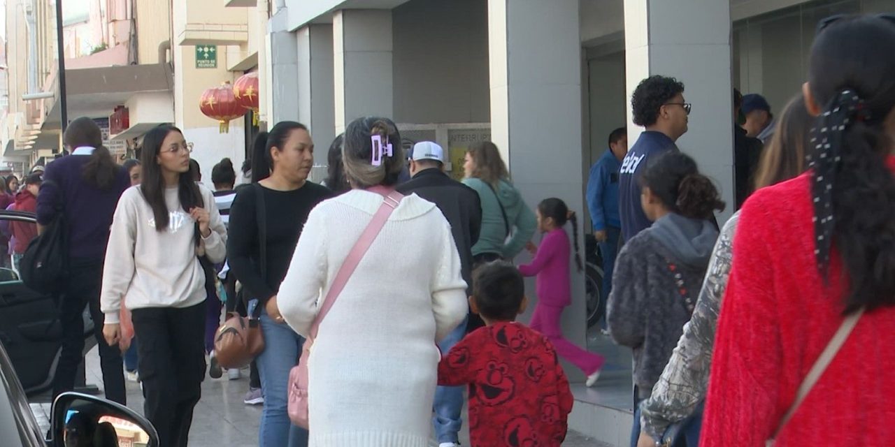 Inician las compras de última hora en Saltillo