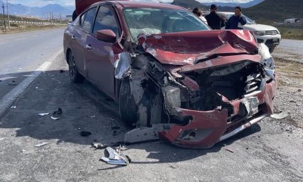 Invade carril en carretera Saltillo-Torreón y termina accidentado