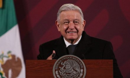 ¿Broma del Día de los Inocentes? AMLO afirma que ya tiene lista la Megafarmacia