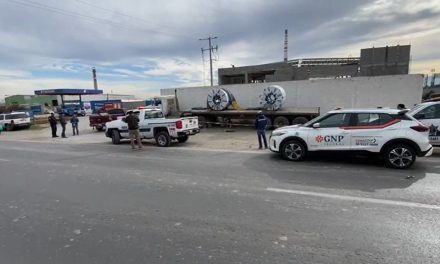 Saltillo: Muere trailero tras presunto infarto… embiste cuatro vehículos