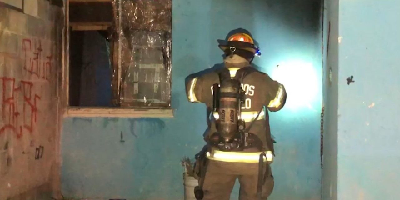Pandilleros incendian casa en Saltillo