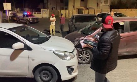 Se pasa alto y provoca doble accidente en Saltillo