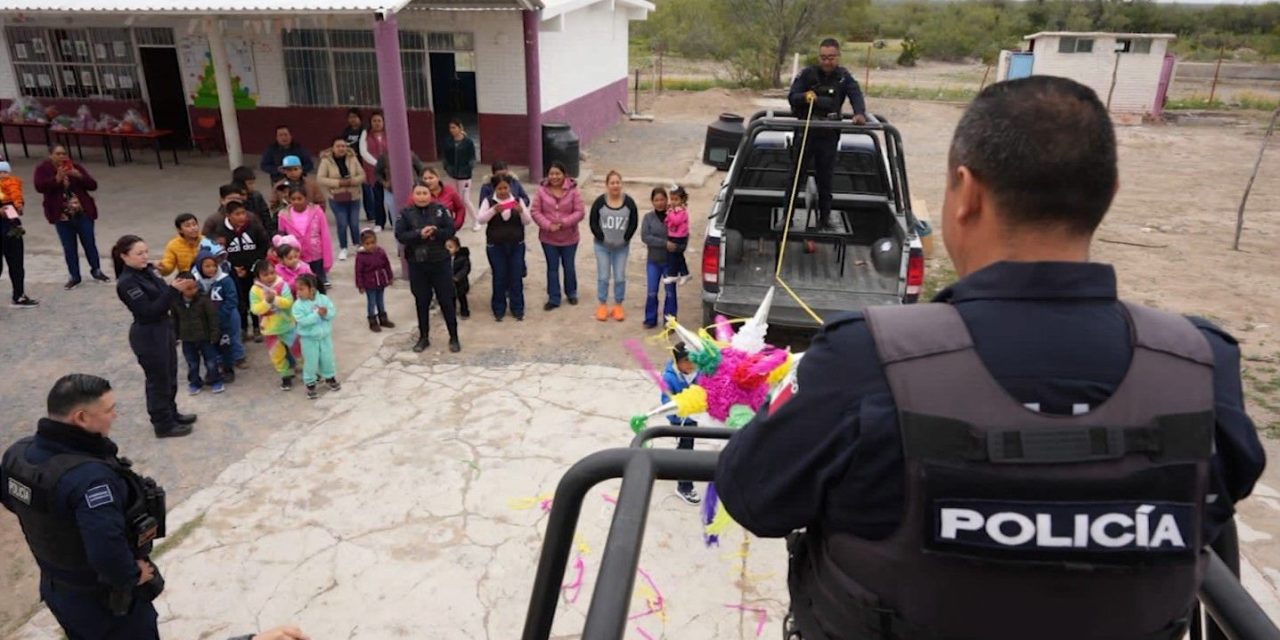 Realizan posada a niños de 8 ejidos de Ramos Arizpe