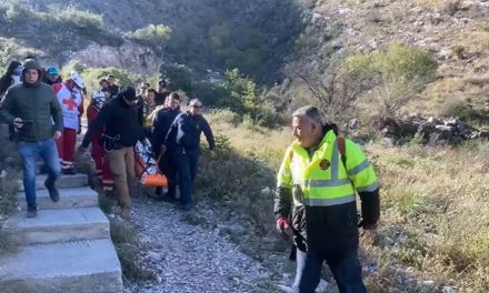 Rescatan a hombre lesionado en lo alto de la Sierra de Zapalinamé