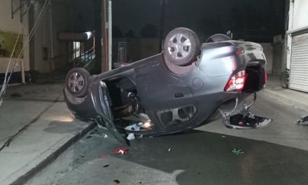 Saltillo: Se duerme y termina volcando, el sueño venció a una conductora