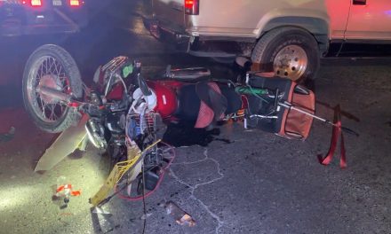 Se pasa el rojo y provoca accidente en Saltillo