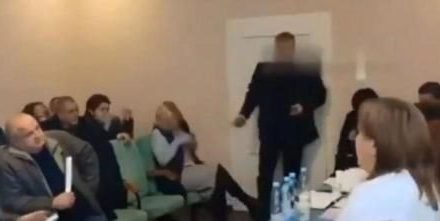 Concejal ucraniano detona un par de granadas en el ayuntamiento