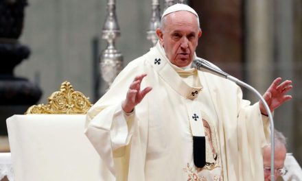 El Vaticano autoriza las bendiciones de parejas homosexuales