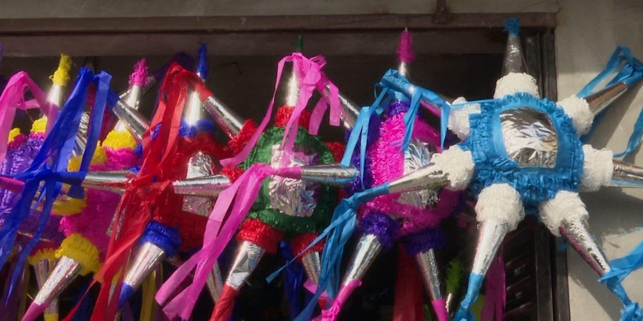 Venta de piñatas se incrementa en esta temporada navideña en Saltillo