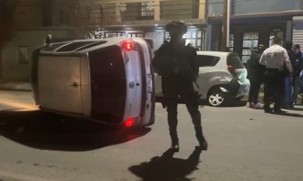 Vuelca su unidad por jugar carreras en Saltillo