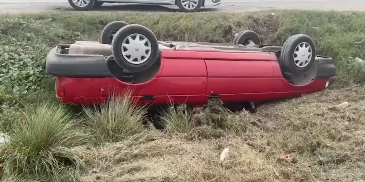 Vuelca por conducir a exceso de velocidad en Saltillo