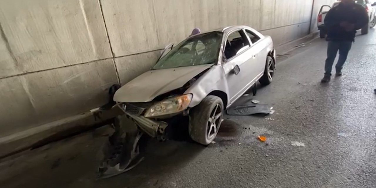 Vuelcan su vehículo por conducir a exceso de velocidad en Saltillo