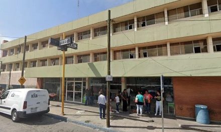 Pacientes duermen en el piso de Urgencias de la Clínica 2