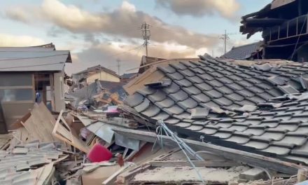 Sismos de gran magnitud y alerta de tsunami sacuden el centro de Japón