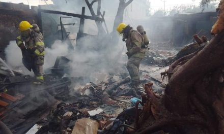 Continúan llamados de auxilio por incendios en baldíos en Torreón