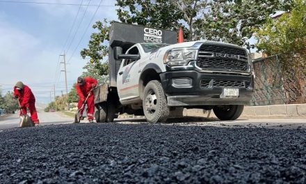 Llevan más acciones de bacheo a colonias de Torreón