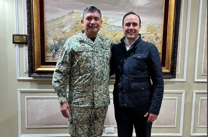 Se reúne el gobernador Manolo Jiménez Salinas con el general secretario de la Defensa Nacional