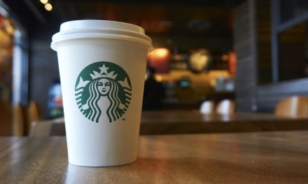 Demandan a Starbucks por engañar a clientes con sello de ‘café 100% ético’