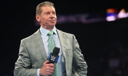 Vince McMahon, fundador de la WWE renuncia tras acusación de abuso