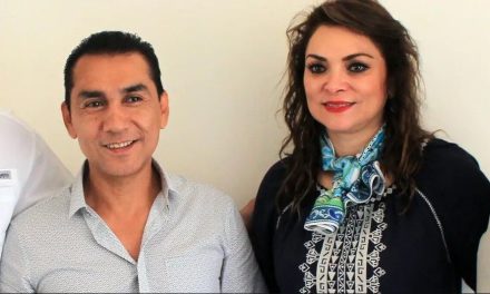Tribunal quita 10 años de condena a esposa de Abarca