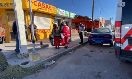 Conductor de una camioneta arrolla a padre e hijo en Saltillo