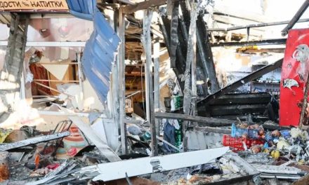 Ucrania ataca mercado ocupado por Rusia que deja 25 muertos y más de 20 heridos