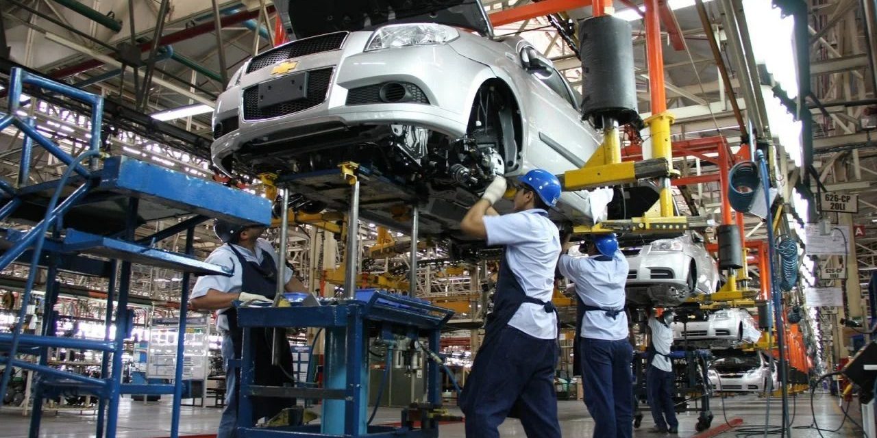 Producción y exportación de autos en México aumentan en 2023