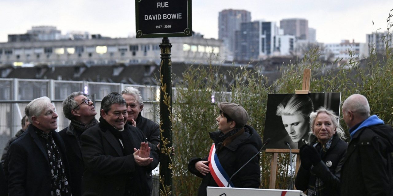 París nombra una de sus calles en honor a David Bowie