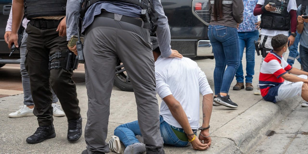 Terror y desesperación se apoderan de las calles de Ecuador tras la ola de violencia