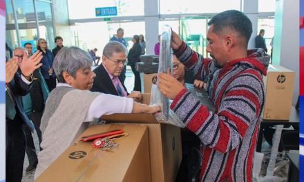 Entregó el rector centros de Cómputo para instituciones educativas de la Unidad Torreón