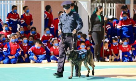 Genera Chema Fraustro cercanía entre policía y escuelas de Saltillo