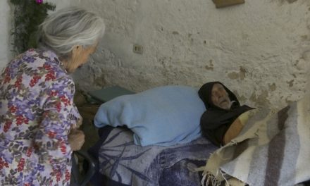 Matrimonio de adultos mayores piden ayuda