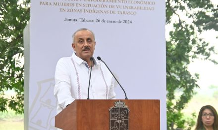 Gobernador de Tabasco entra en polémica por una playera del América e insignias de un cártel