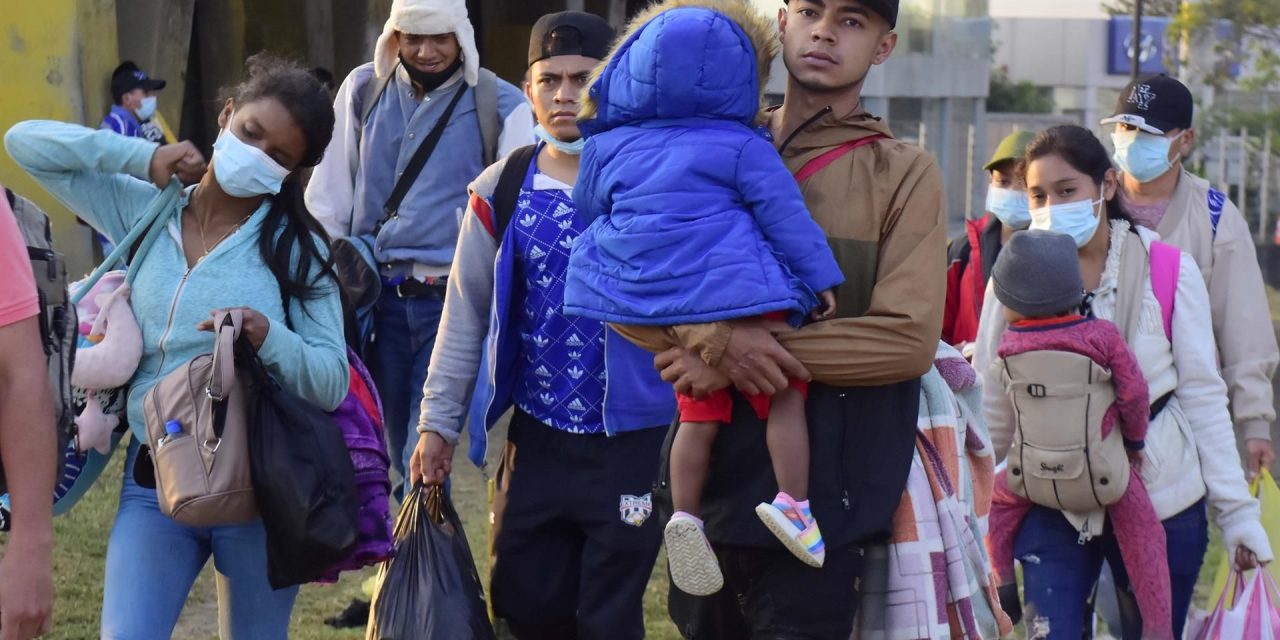 Detienen en Torreón a 56 migrantes