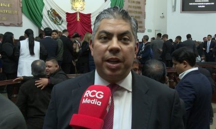 Nervioso y molesto responde Alfredo Paredes con lenguaje ‘florido’