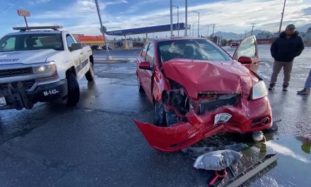 No respeta alto y provoca accidente en Saltillo