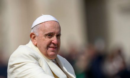 ‘Busca incluir, no dividir’; afirma el Papa Francisco sobre la bendición a parejas homosexuales